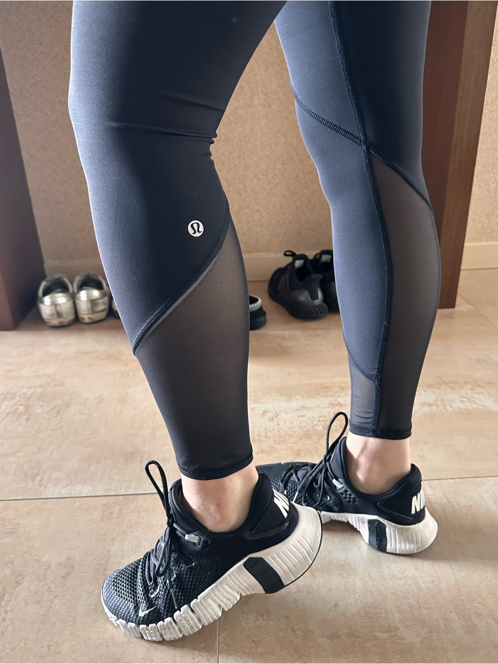 Lululemon Full Length Leggings with Mesh Panels - Black - Size 4 - Picture 4 of 8